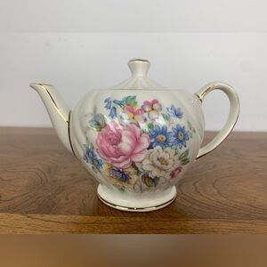 Sadler Teapot Single Tea for One Pink Blue White Flowers Made in England Vintage